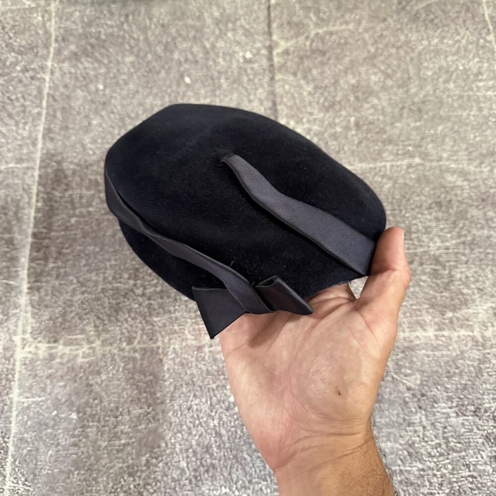 Women's Vintage 1940's Englert's Navy Blue Felt Tilt Pillbox Cocktail Hat Cap